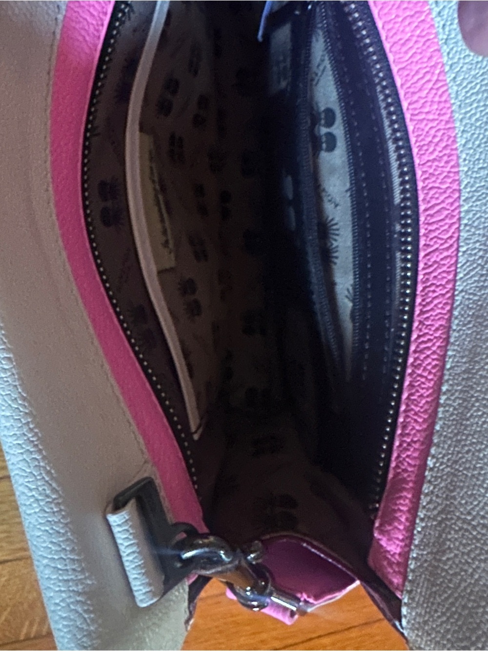 Min & Mon Vali Pink Eyes Appliqué with Adjustable Handle and Exclusive Strap - Picture 4 of 11